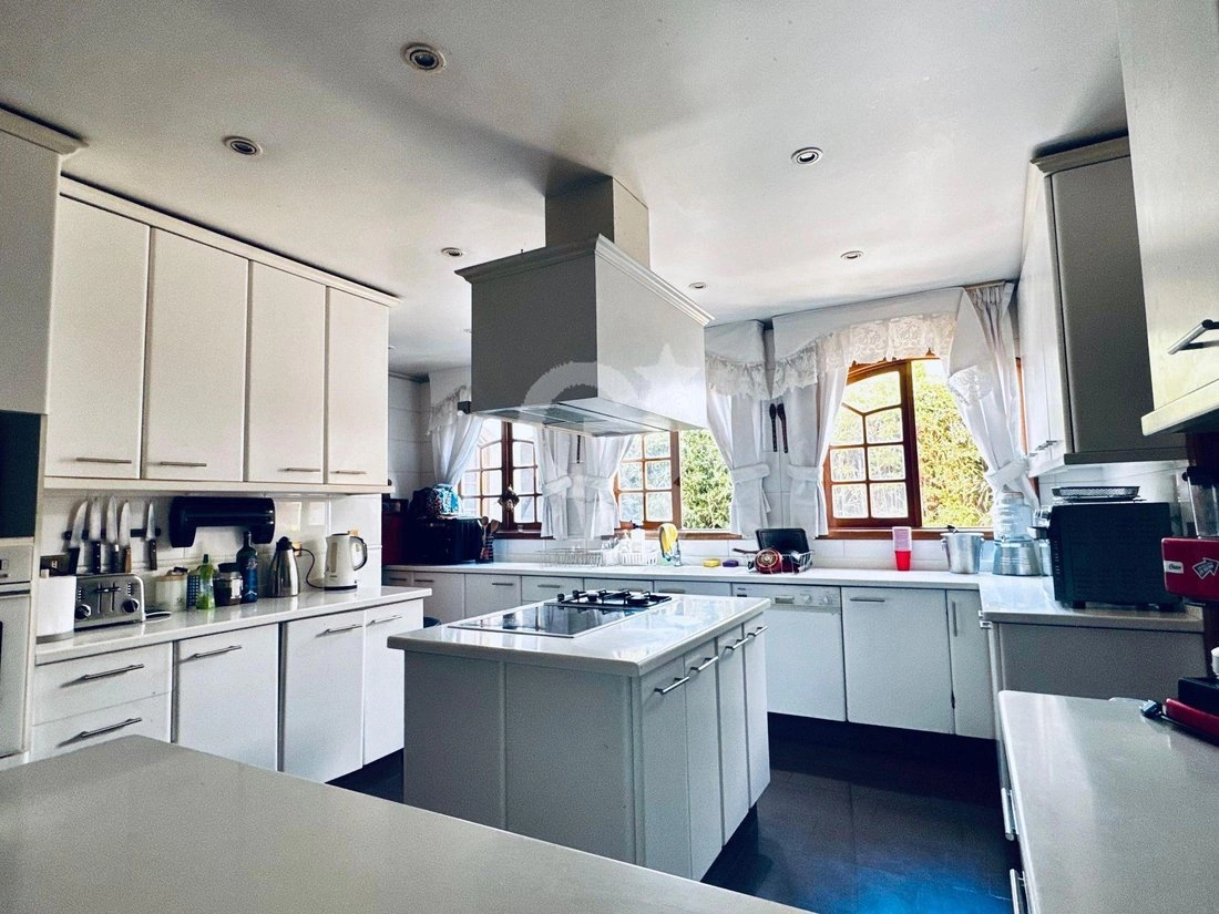 Дом 5+1 с открытым бассейном в Сантьяго, Чили