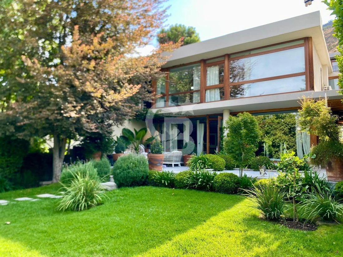 Дом 6+1 с видом на горы в Сантьяго, Чили