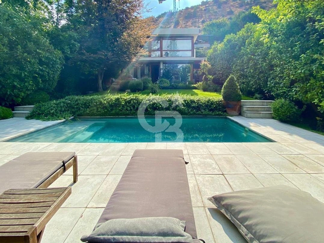 Дом 6+1 с видом на горы в Сантьяго, Чили