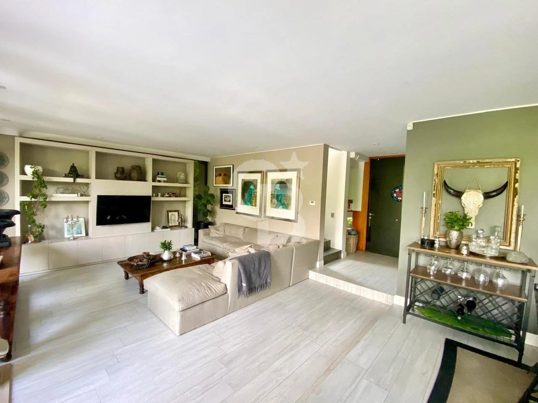 Дом 6+1 с видом на горы в Сантьяго, Чили