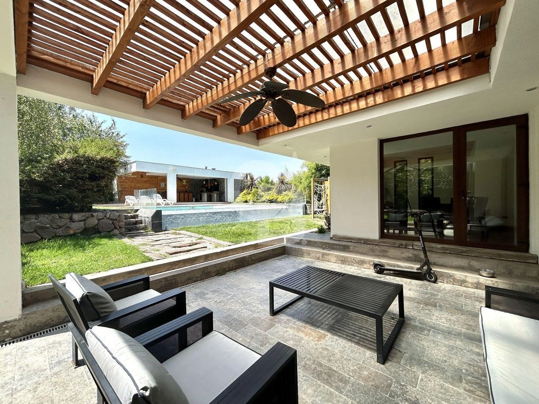 Дом 5+1 с джакузи в Сантьяго, Чили