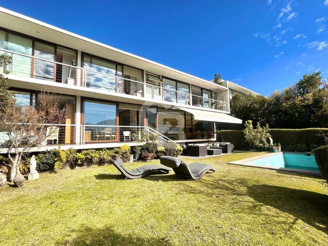 House 290 m2 with gated community in Santiago, Chile