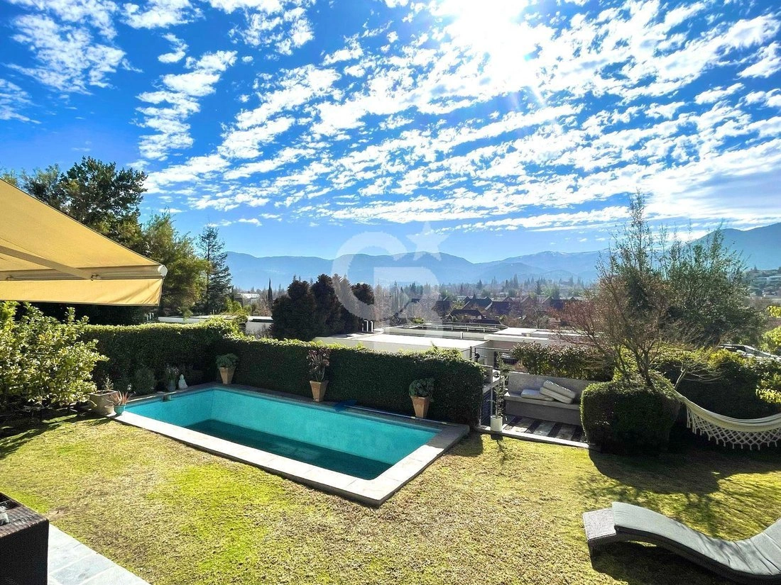 Дом 5+1 с гардеробной в Сантьяго, Чили