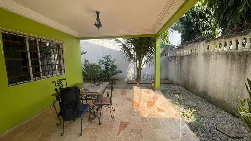 Вилла 276 m2 с открытым бассейном в Абиджане, Кот-д'Ивуар