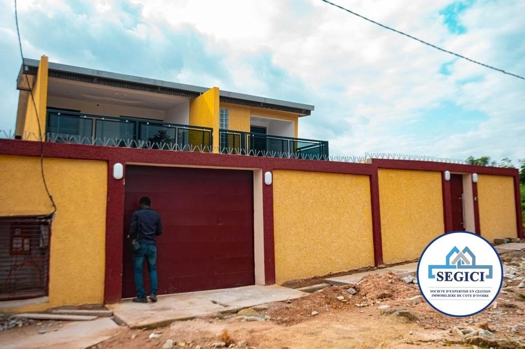 Дом 400 m2 с балконом в Ямусукро, Кот-д’Ивуар