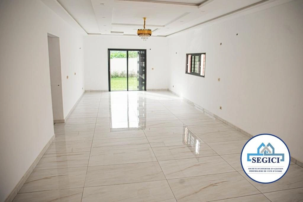 Дом 400 m2 с балконом в Ямусукро, Кот-д’Ивуар