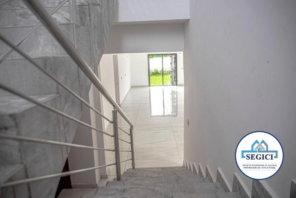 Дом 400 m2 с балконом в Ямусукро, Кот-д’Ивуар