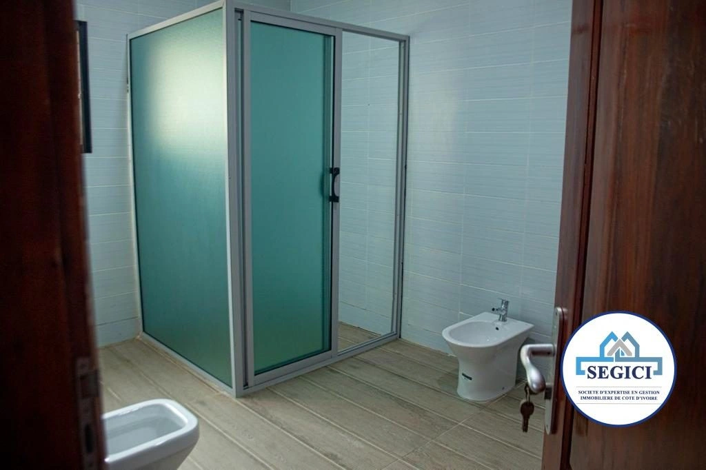 Дом 400 m2 с балконом в Ямусукро, Кот-д’Ивуар