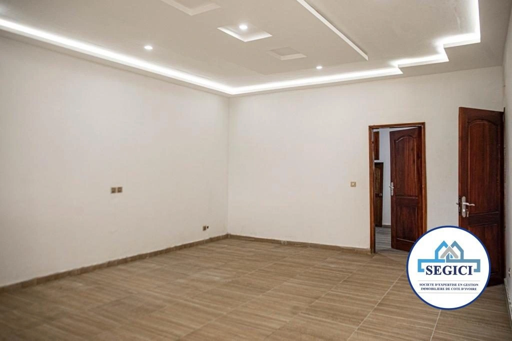 Дом 400 m2 с балконом в Ямусукро, Кот-д’Ивуар