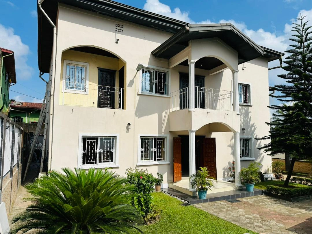 Дом 800 m² с парковкой в Дуале, Камерун