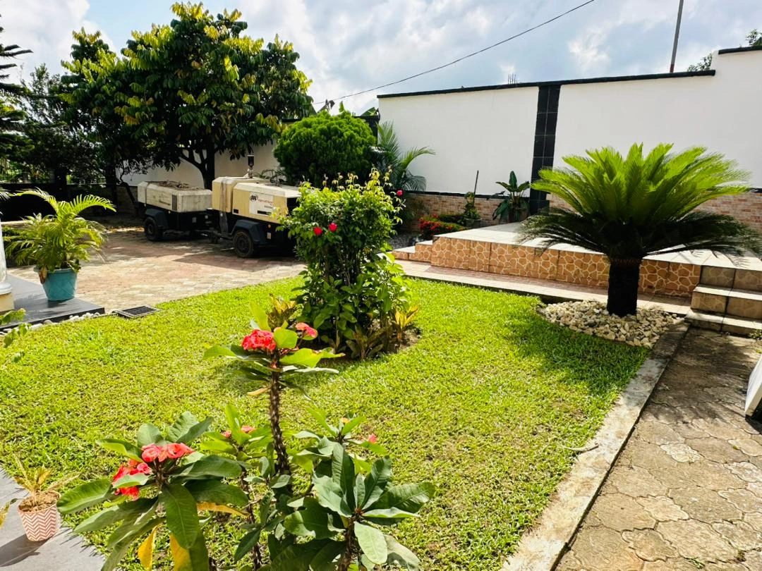 Дом 800 m² с парковкой в Дуале, Камерун