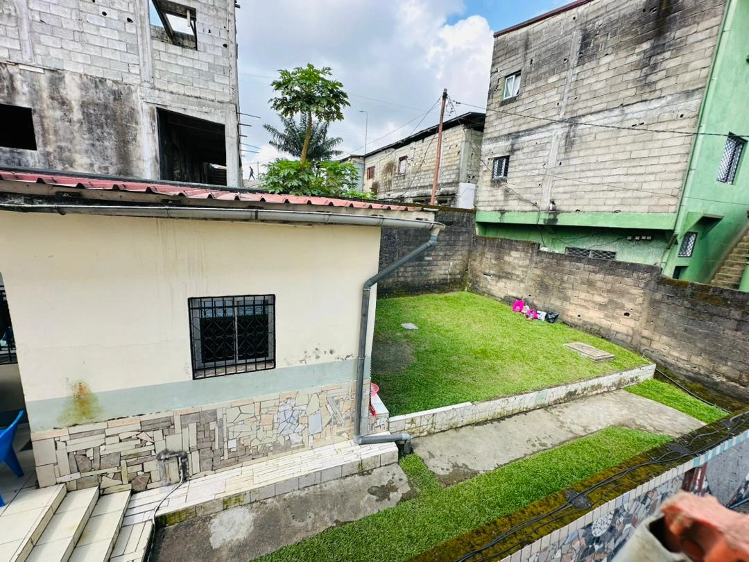 Дом 800 m² с парковкой в Дуале, Камерун