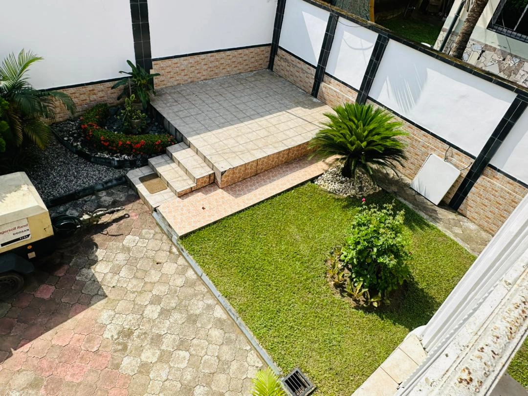 Дом 800 m² с парковкой в Дуале, Камерун