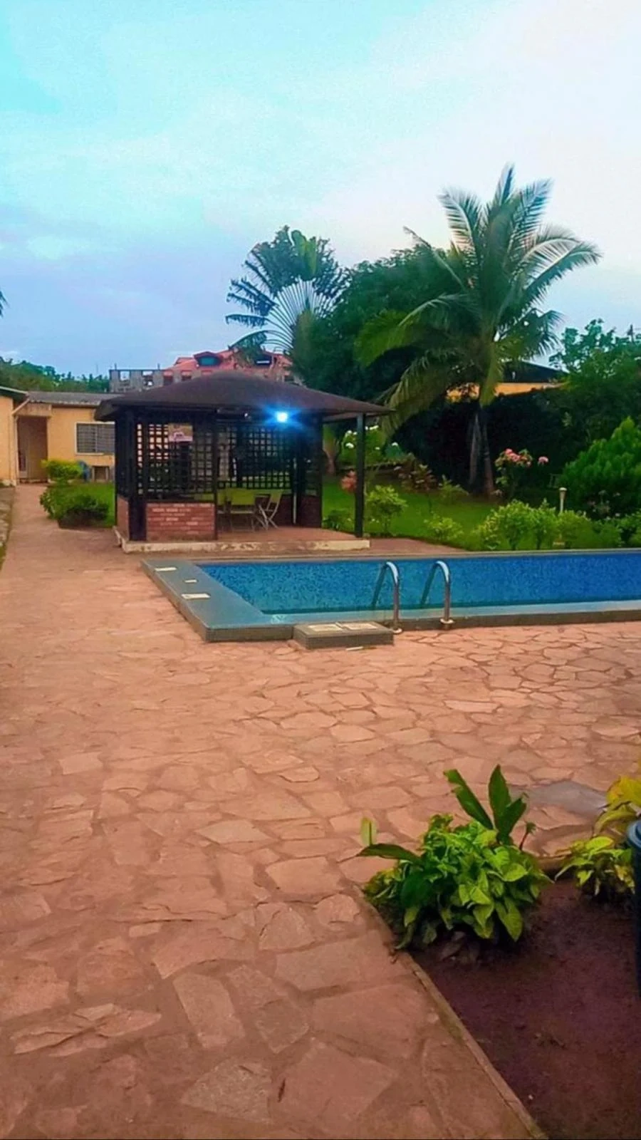 Дом 5+1 с открытым бассейном в Яунде, Камерун