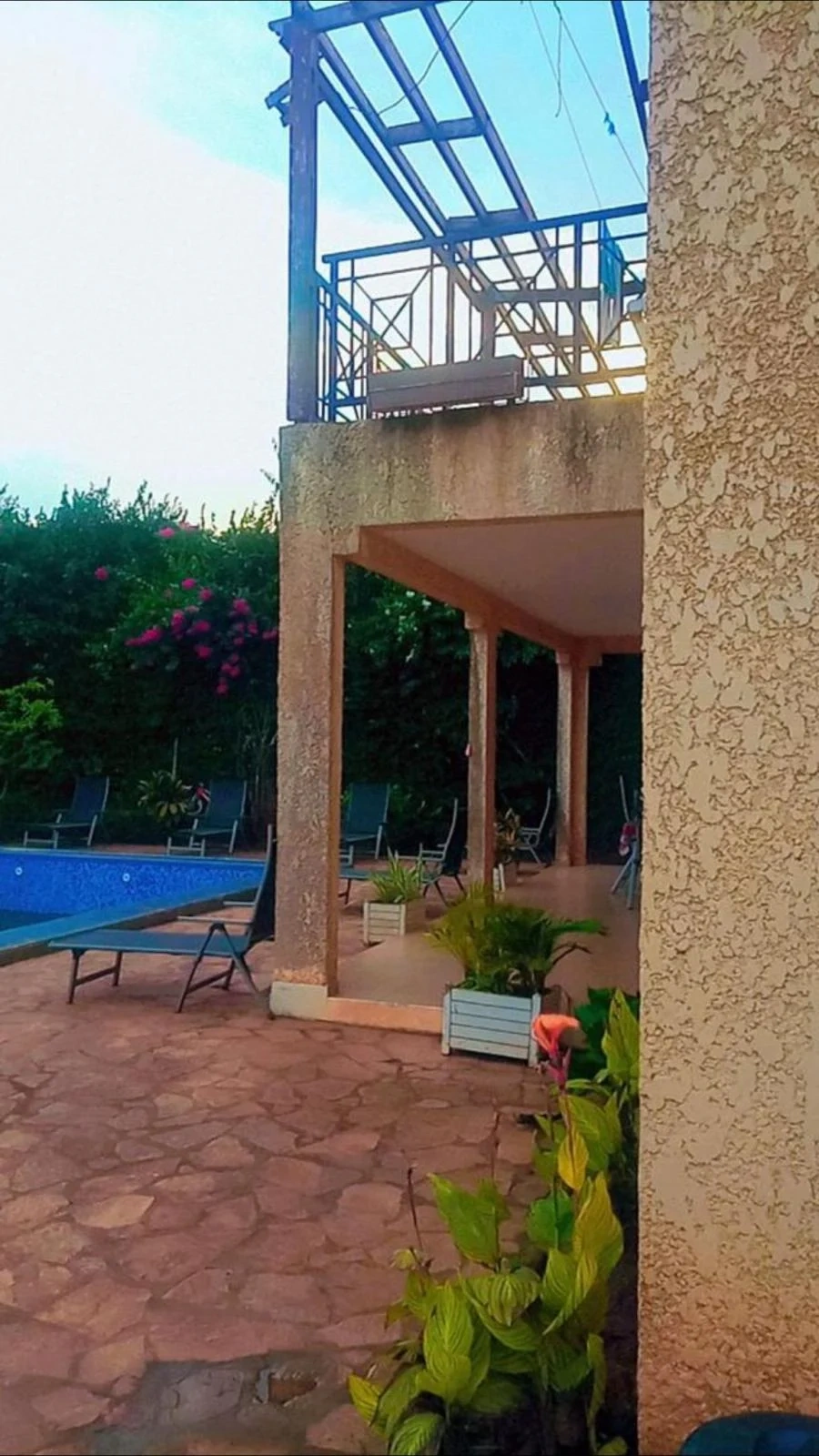 Дом 5+1 с открытым бассейном в Яунде, Камерун