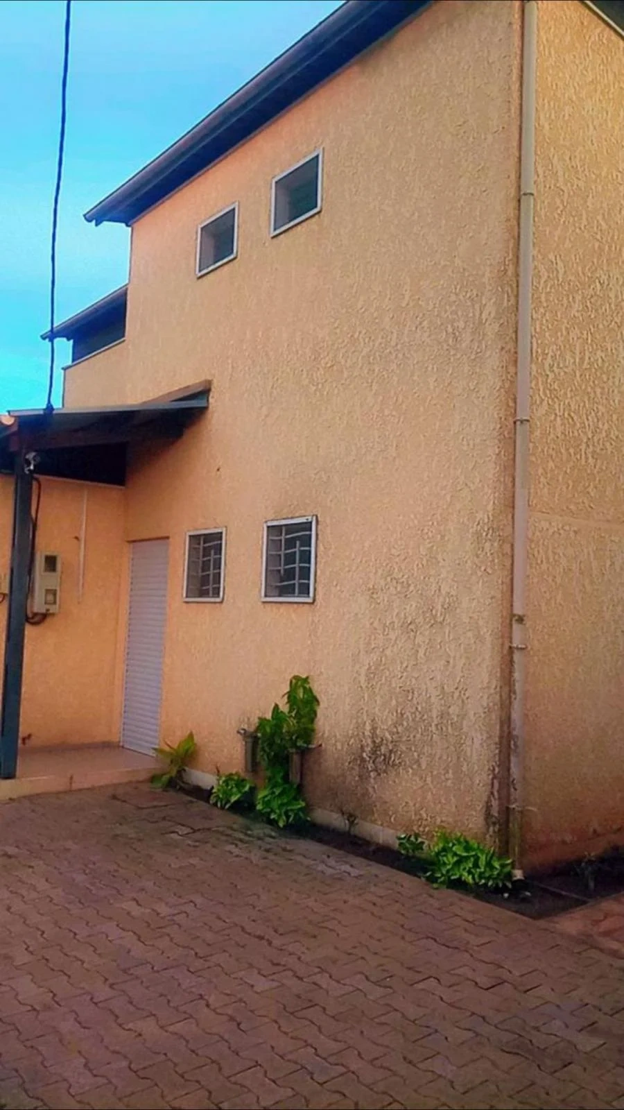 Дом 5+1 с открытым бассейном в Яунде, Камерун