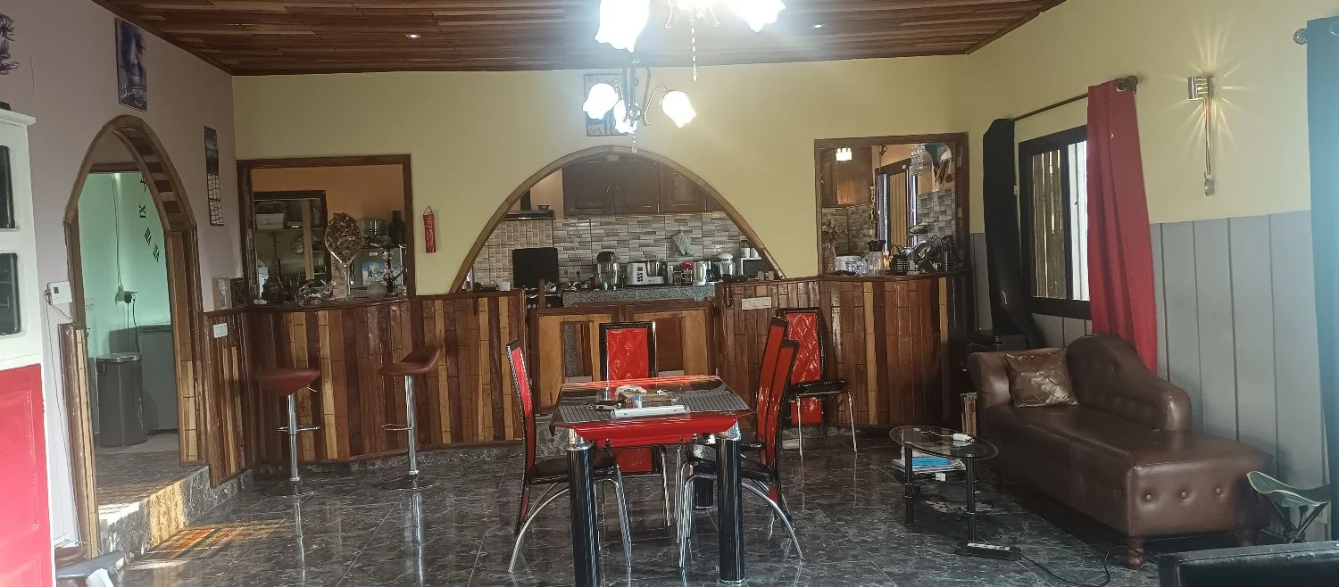 Вилла 500 m2 с лифтом в Яунде, Камерун