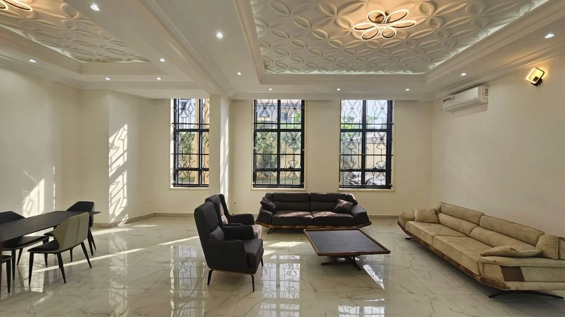 Дом 285 m2 с открытой парковкой в Яунде, Камерун