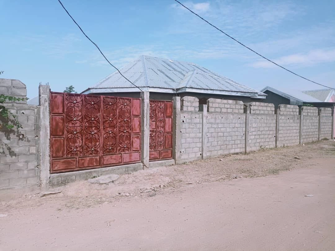 Дом 180 m² с открытым бассейном в Гаруа, Камерун