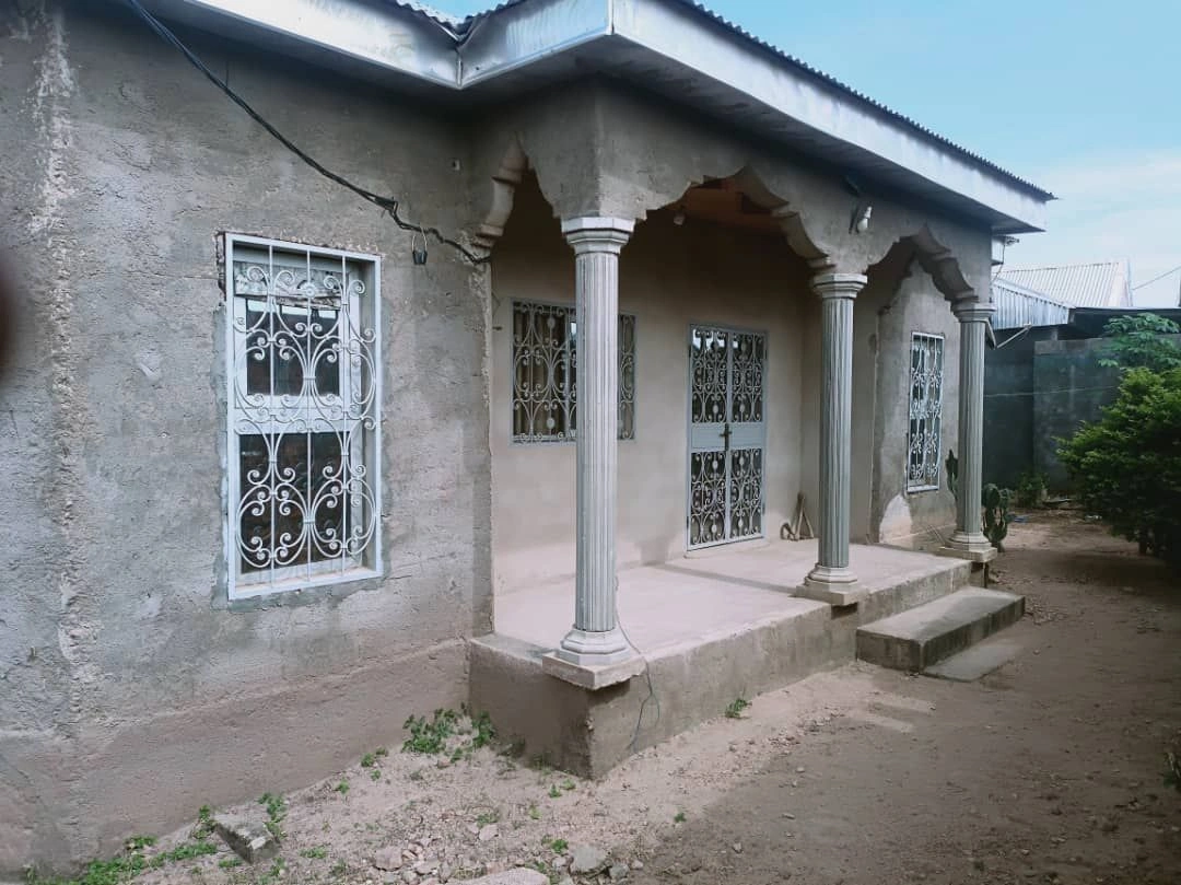 Дом 180 m² с открытым бассейном в Гаруа, Камерун