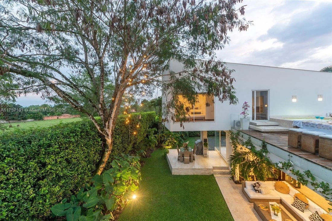 Дом 427 m2 с парковкой в Кали, Колумбия