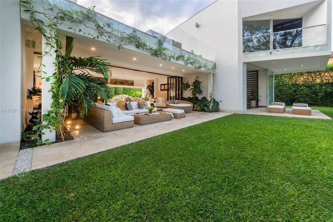 Дом 427 m2 с парковкой в Кали, Колумбия