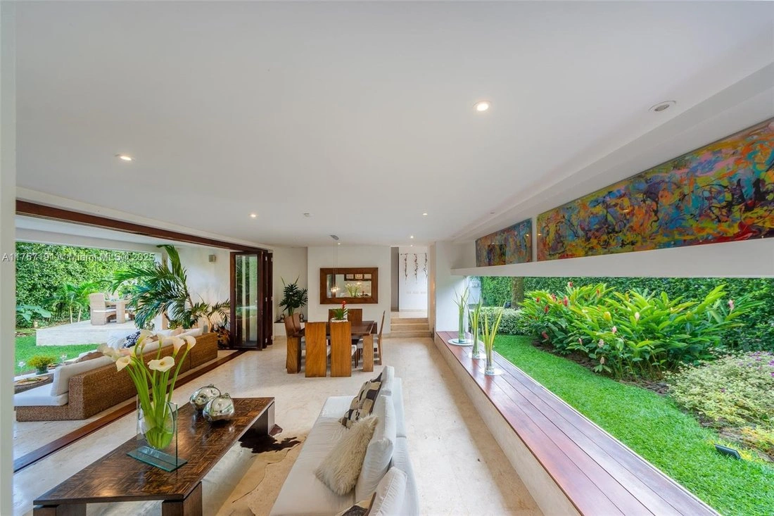 Дом 427 m2 с парковкой в Кали, Колумбия