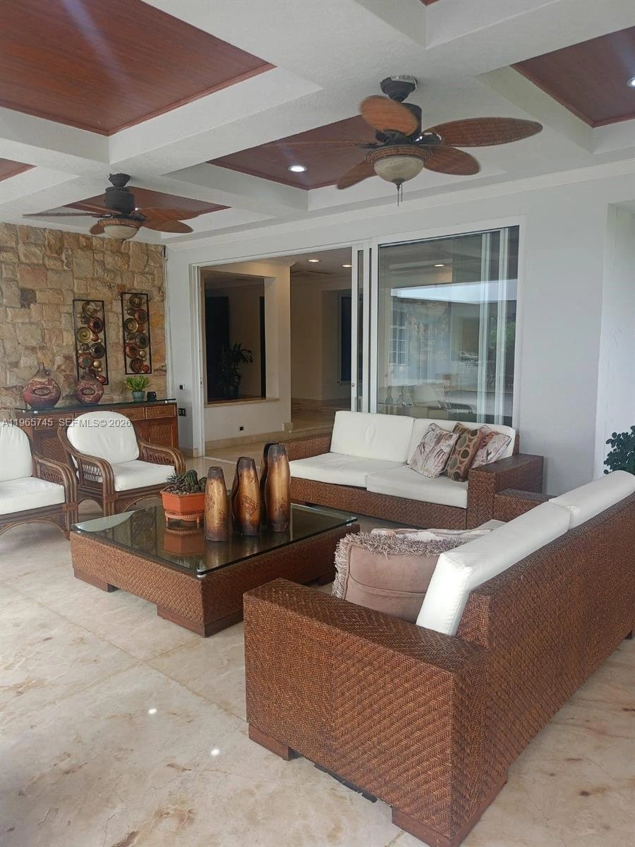 Дом 4+1 с высокими потолками в Кали, Колумбия