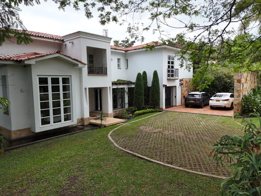 Дом 500 m2 с камином в Кали, Колумбия