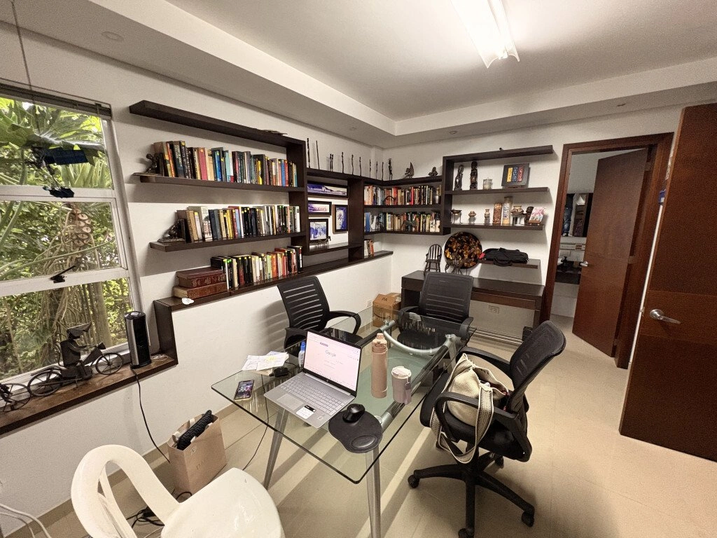 Дом 500 m2 с камином в Кали, Колумбия