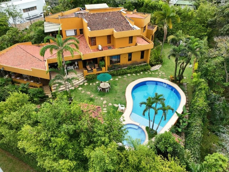 Дом 688 m2 с террасой в Кали, Колумбия