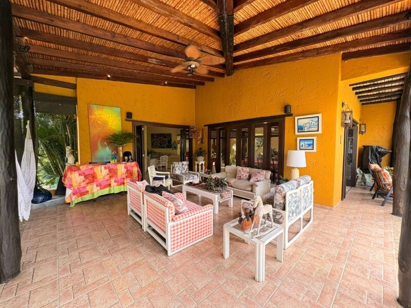 Дом 688 m2 с террасой в Кали, Колумбия