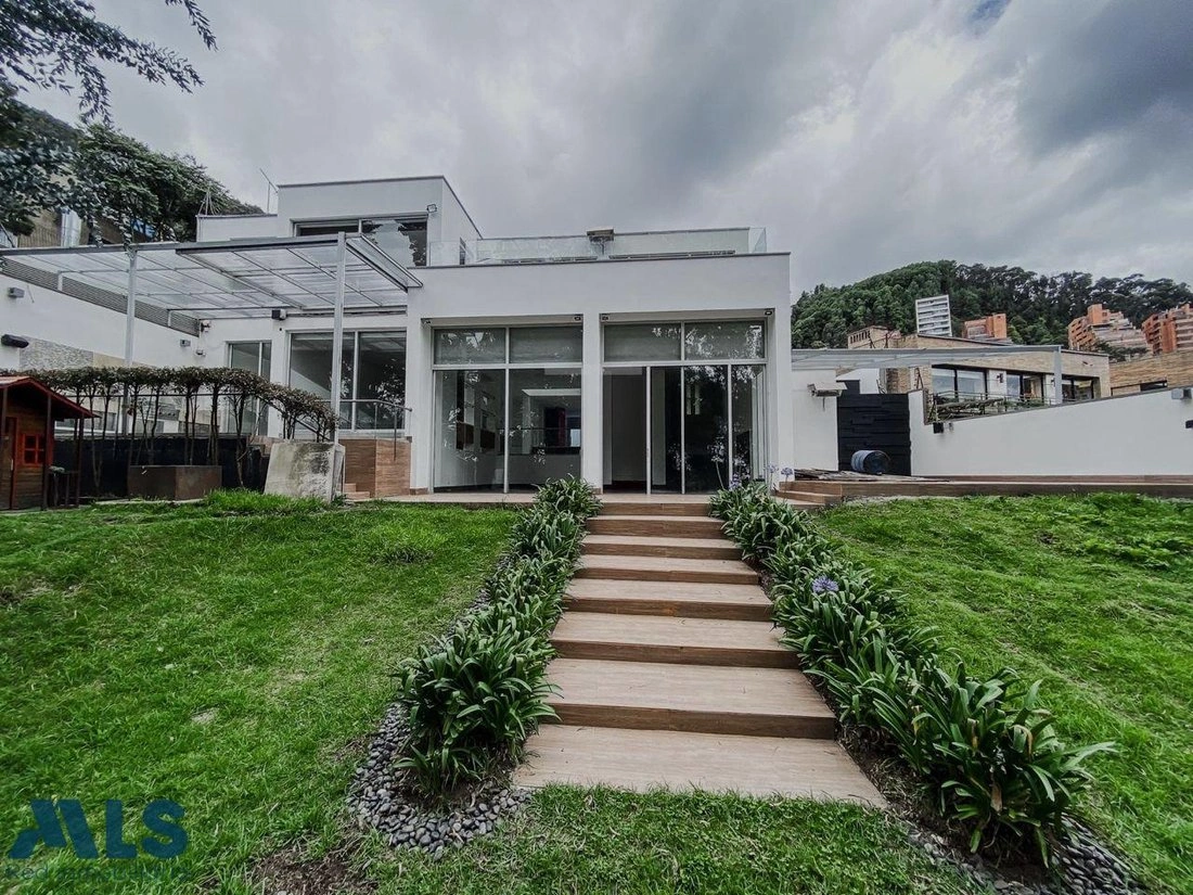 Дом 830 m2 с балконом в Боготе, Колумбия