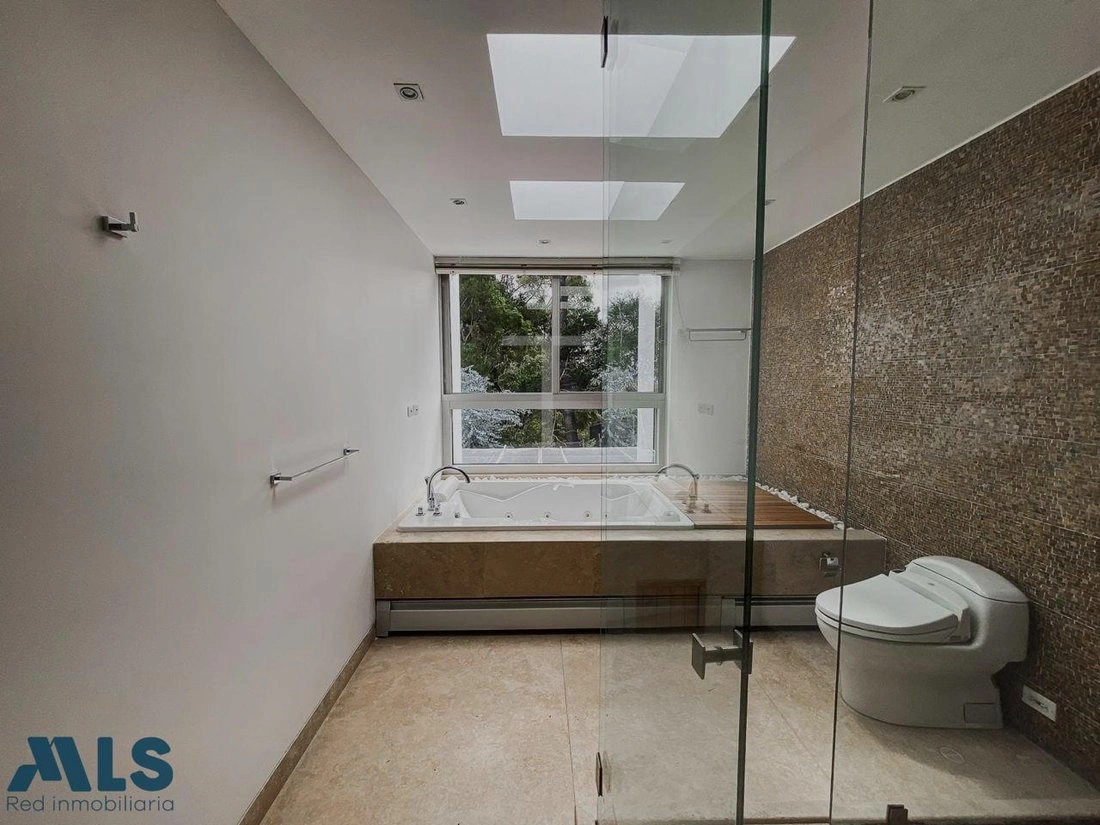 Дом 830 m2 с балконом в Боготе, Колумбия