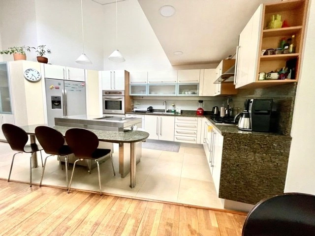 Дом 5+1 с высоким потолком в Боготе, Колумбия