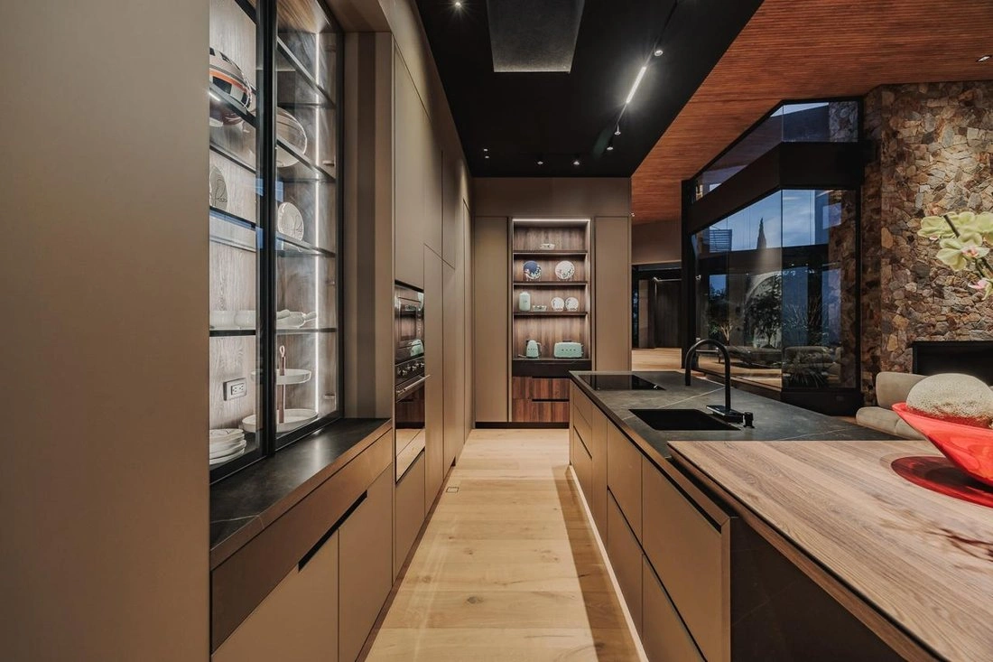 Дом 800 m2 с открытой кухней в Медельине, Колумбия