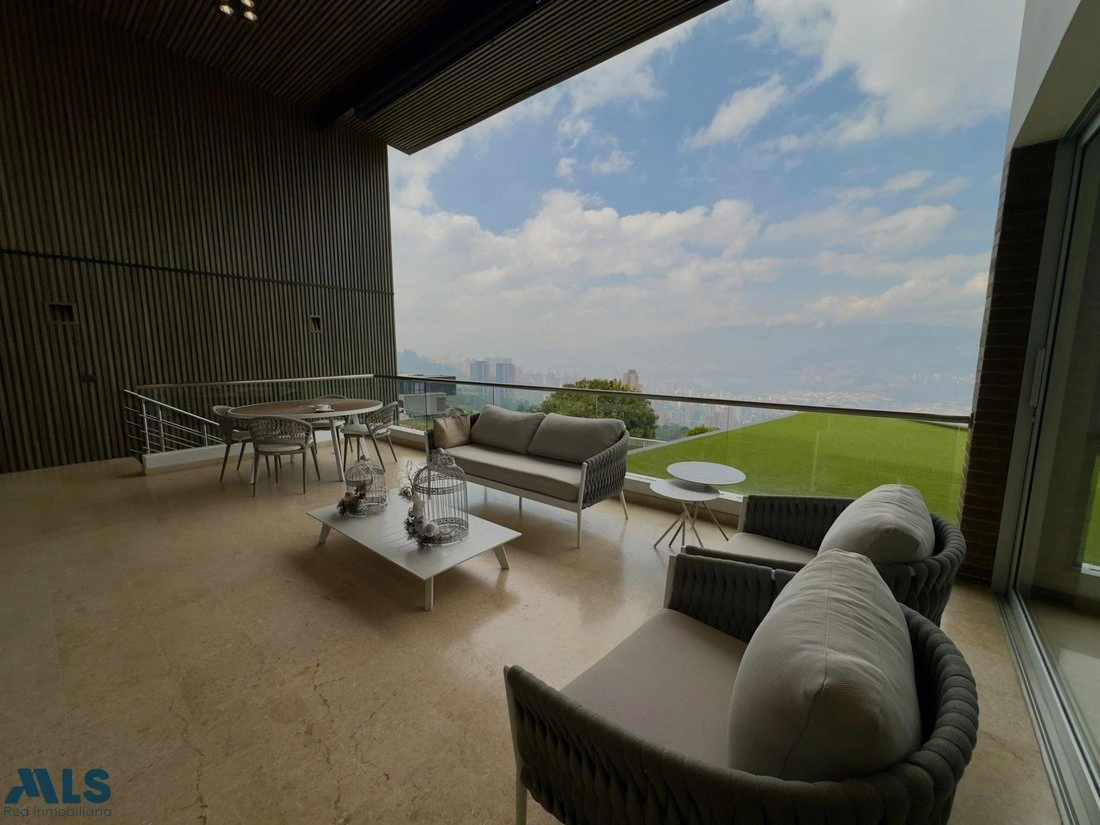 Дом 1150 m2 с садом в Медельине, Колумбия