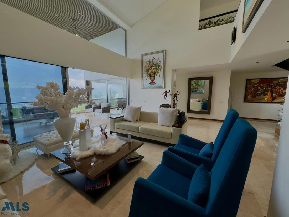 Дом 1150 m2 с садом в Медельине, Колумбия