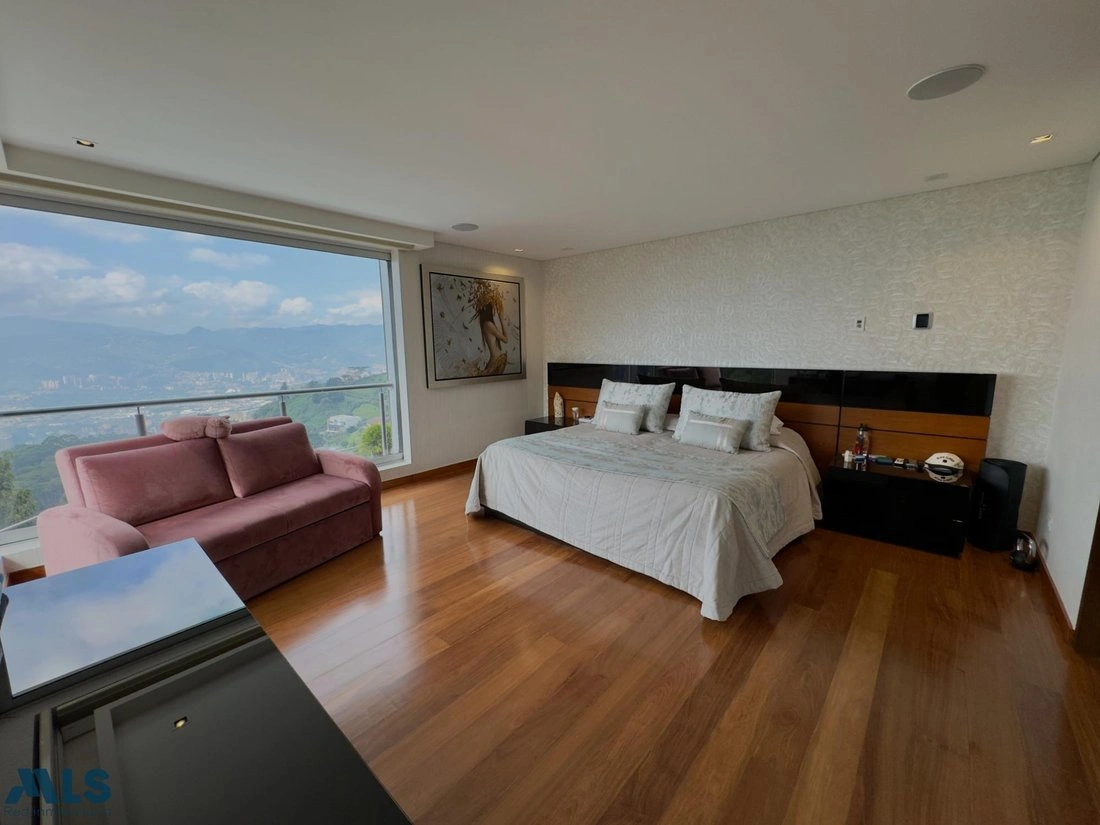 Дом 1150 m2 с садом в Медельине, Колумбия