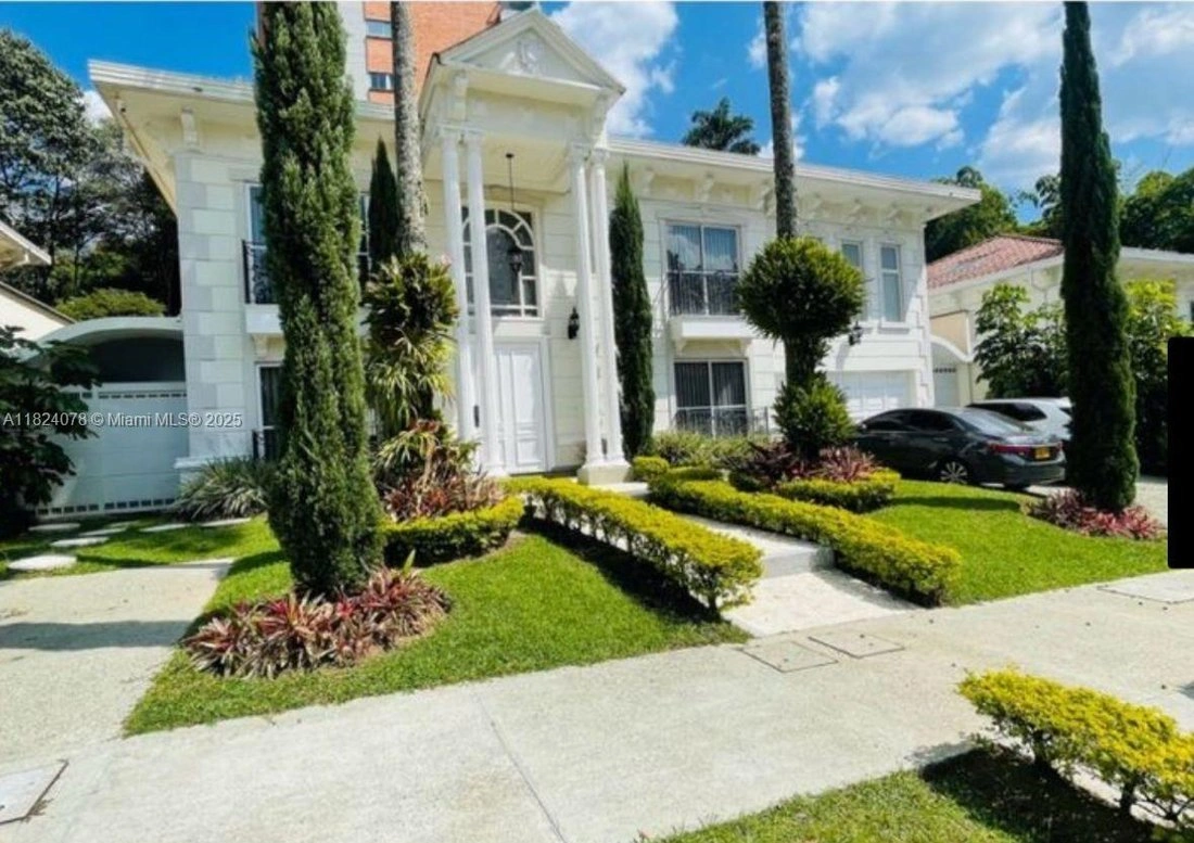 Дом 480 m2 с джакузи в Медельине, Колумбия