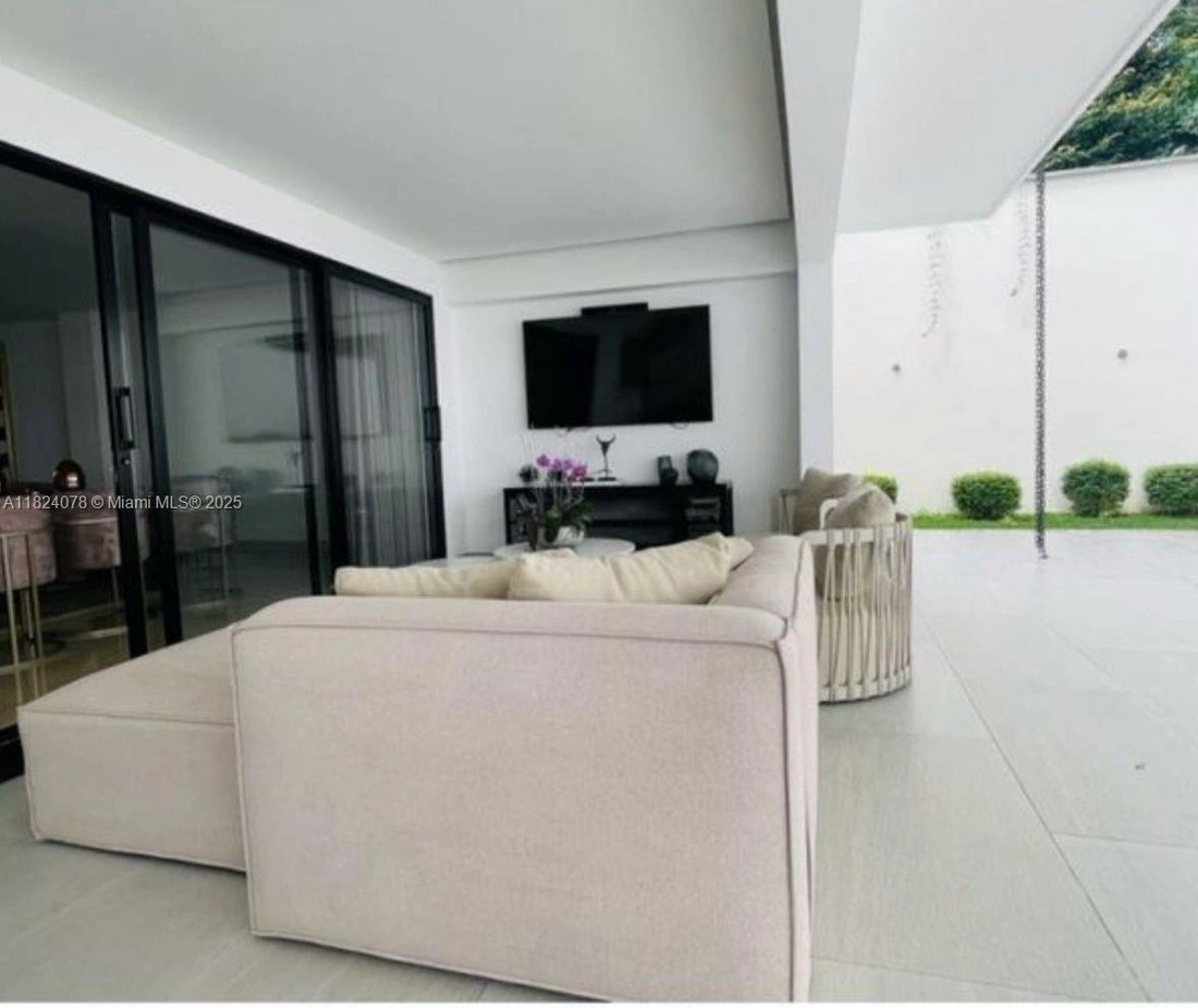 Дом 480 m2 с джакузи в Медельине, Колумбия