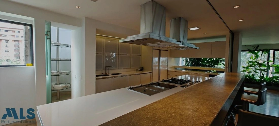 Пентхаус 820 m2 с джакузи в Медельине, Колумбия