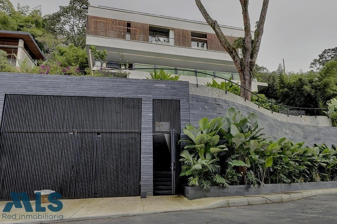 Дом 844 m2 с видом на горы в Медельине, Колумбия