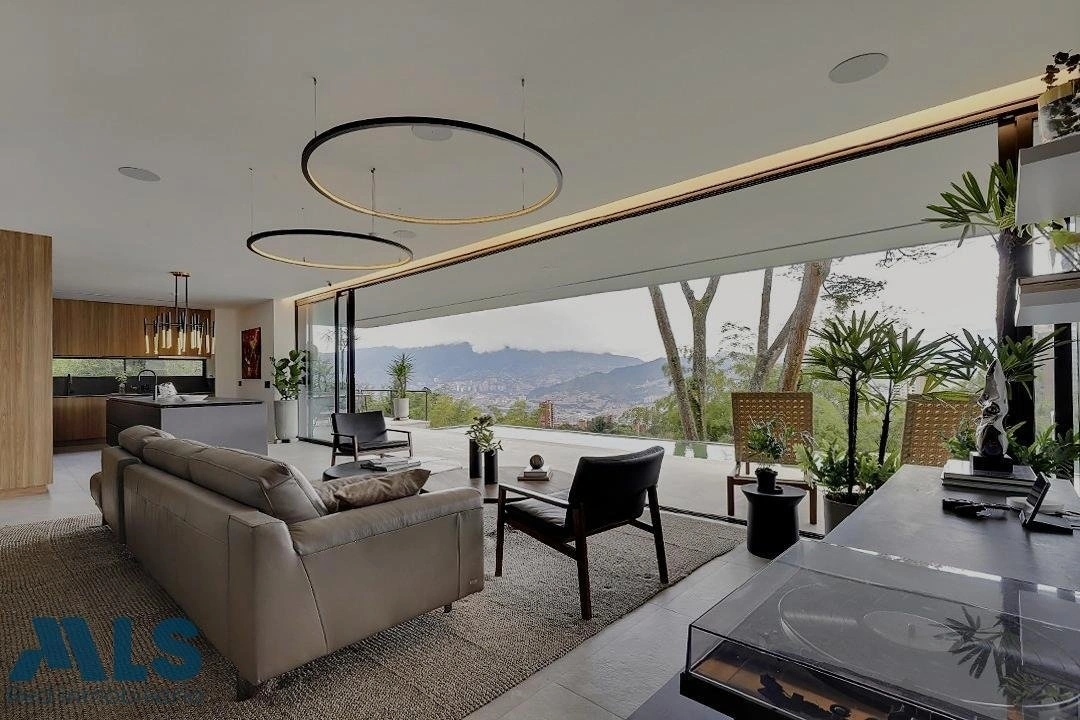 Дом 844 m2 с видом на горы в Медельине, Колумбия