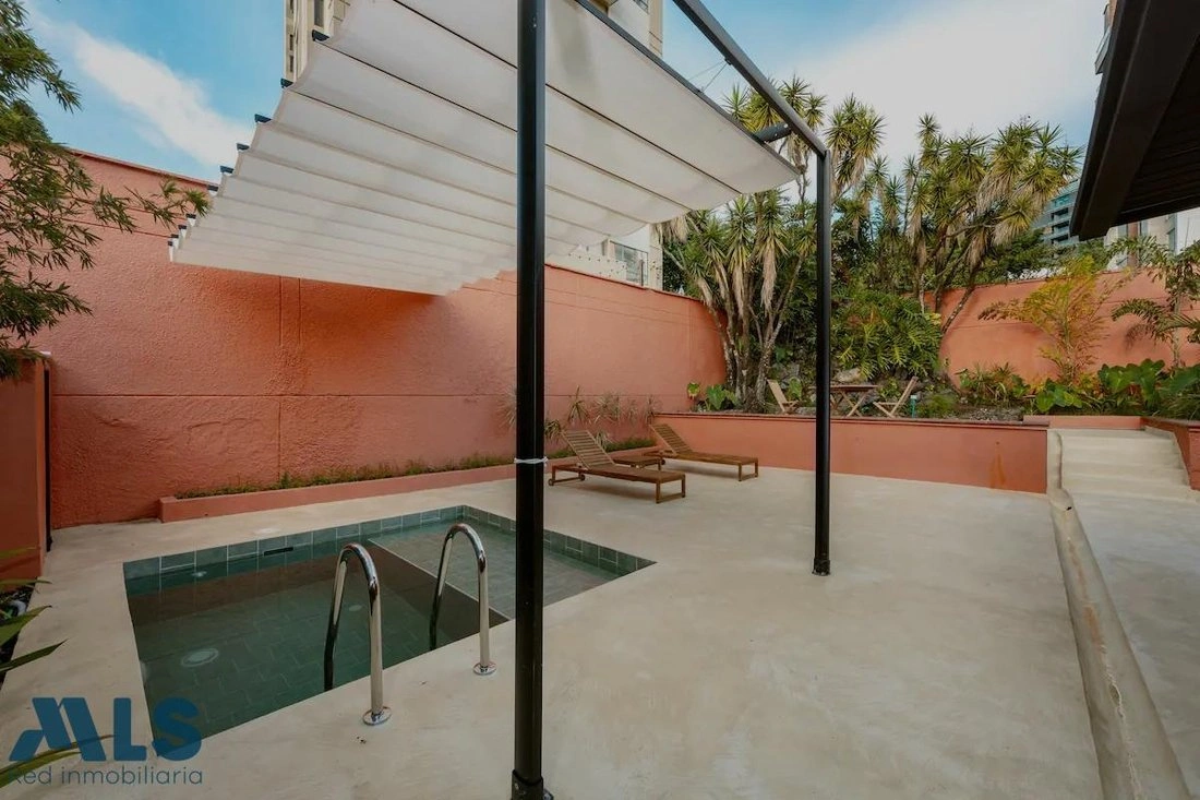 Дом 346 m2 с садом в Медельине, Колумбия