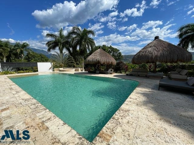 Дом 385 m2 с джакузи в Медельине, Колумбия