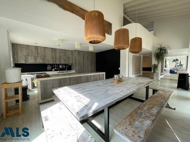 Дом 385 m2 с джакузи в Медельине, Колумбия