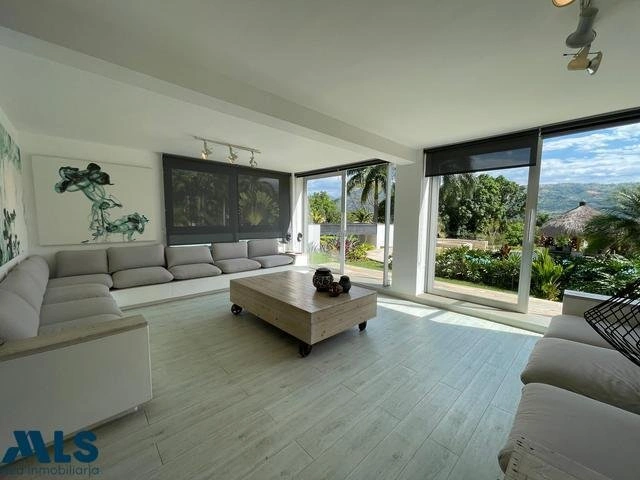 Дом 385 m2 с джакузи в Медельине, Колумбия