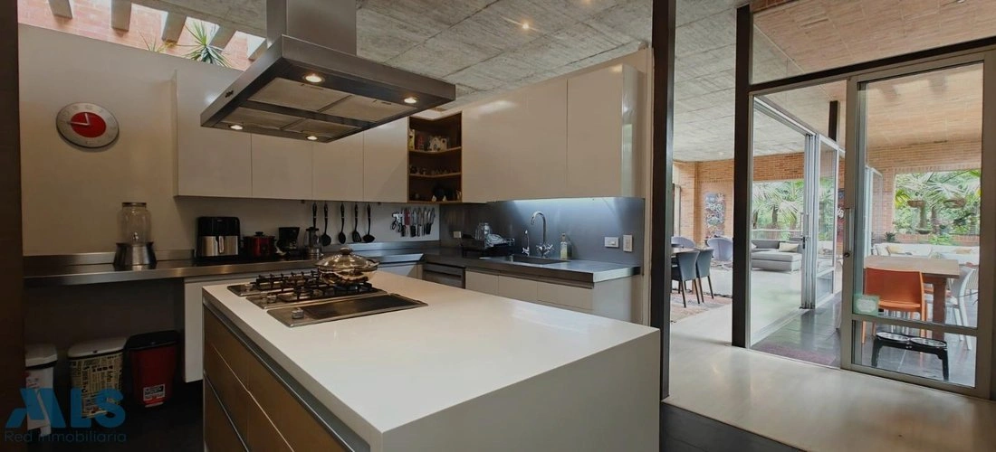 Дом 413 m2 с джакузи в Медельине, Колумбия