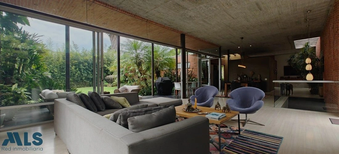 Дом 413 m2 с джакузи в Медельине, Колумбия